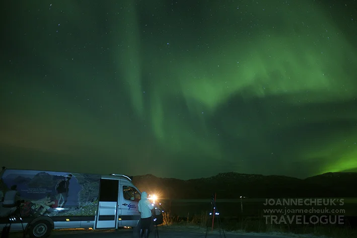 整晚在挪威特羅姆瑟Tromso北極光
